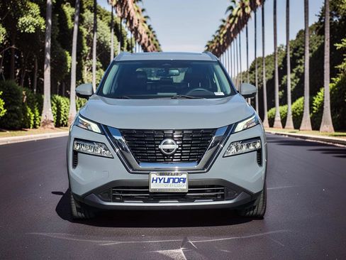 Used 2023 Nissan Rogue SL FWD image 3