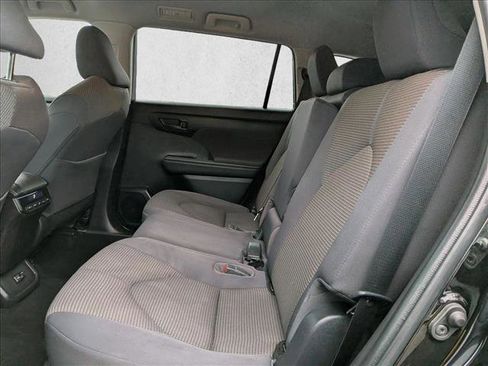 Used 2023 Toyota Highlander LE image 18