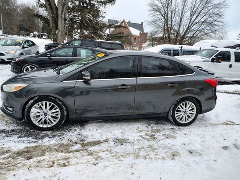 Used 2017 Ford Focus Titanium image 4