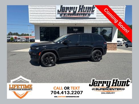 Used 2024 Jeep Grand Cherokee Limited w/ Black Appearance Package image 1