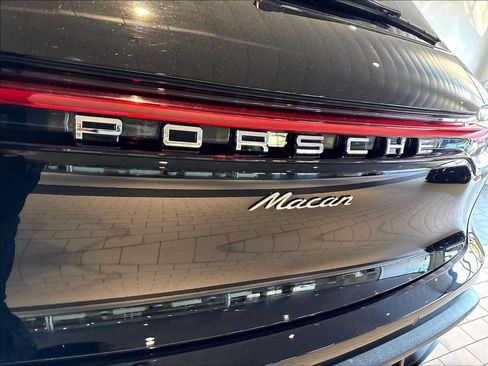 Used 2026 Porsche Macan AWD/4WD image 37