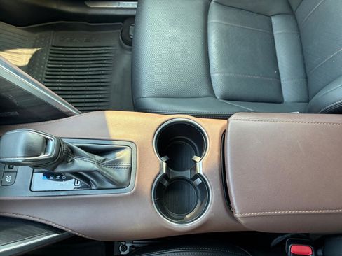 Used 2021 Toyota Venza Limited w/ Advanced Technology Package image 20