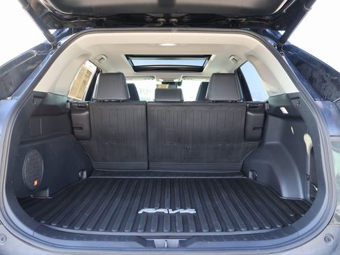 Used 2022 Toyota RAV4 Limited image 14