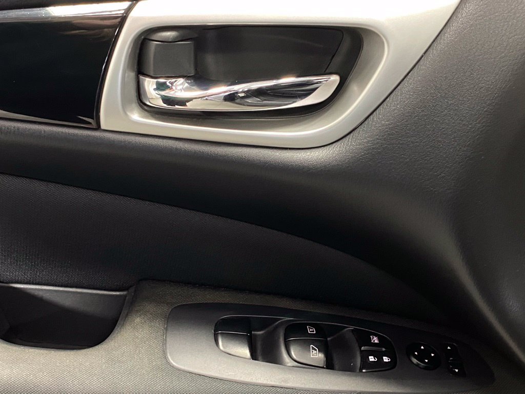Used 2017 Nissan Pathfinder SV AWD/4WD image 13