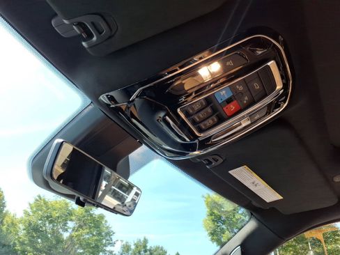 Used 2023 Jeep Grand Wagoneer Series III AWD/4WD image 11