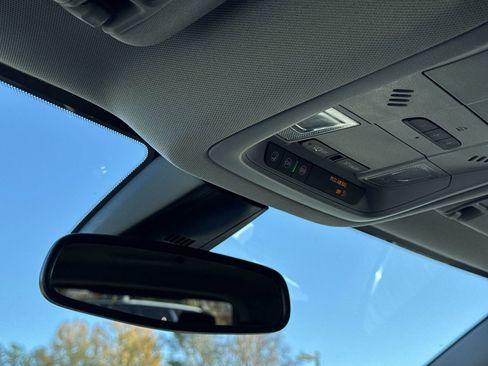 Used 2023 GMC Acadia SLT image 27