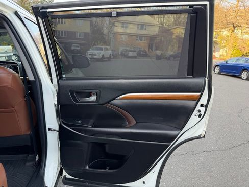 Used 2019 Toyota Highlander Limited Platinum image 33