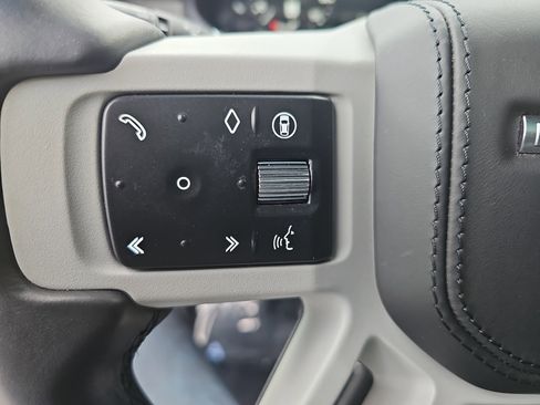 Used 2024 Land Rover Defender 110 X-Dynamic SE image 18