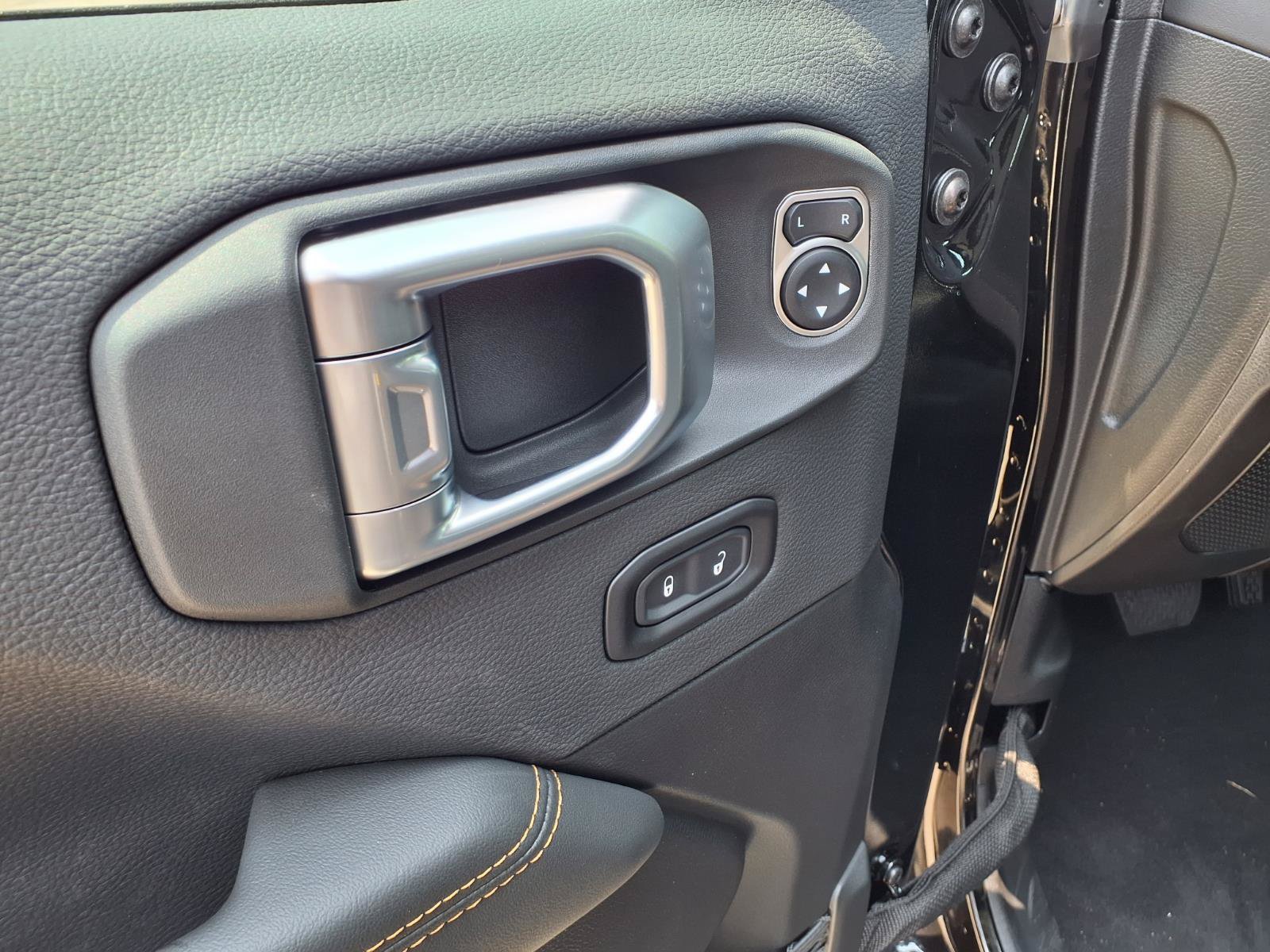 New 2026 Jeep Wrangler Unlimited Sahara AWD/4WD image 11