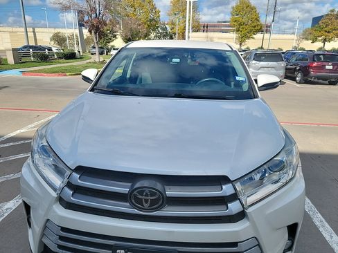 Used 2018 Toyota Highlander Plus image 2