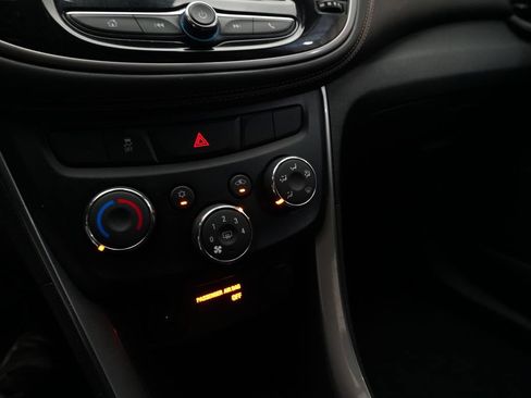Used 2020 Chevrolet Trax LT FWD image 20
