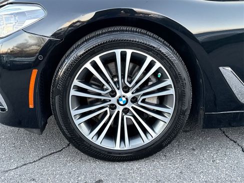 Used 2017 BMW 540i xDrive image 19