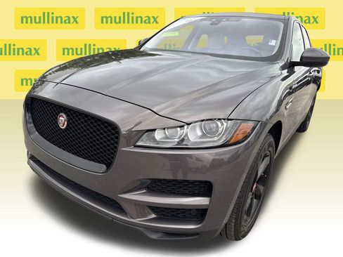 Used 2017 Jaguar F-PACE Premium image 10