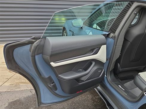 Used 2025 Porsche Taycan GTS image 17