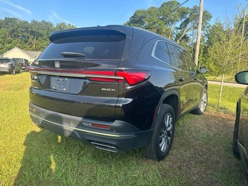 Used 2025 Buick Enclave Preferred FWD image 4