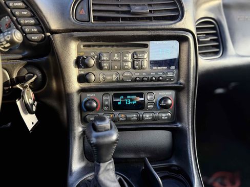 Used 2001 Chevrolet Corvette Convertible w/ Preferred Equipment Group2 RWD image 20
