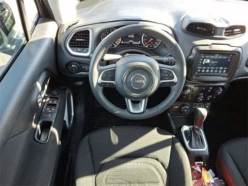 Certified 2021 Jeep Renegade Latitude image 20