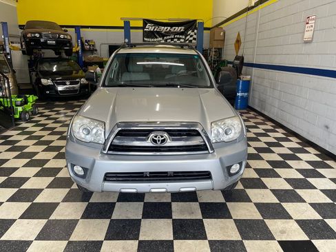 Used 2008 Toyota 4Runner SR5 AWD/4WD image 1