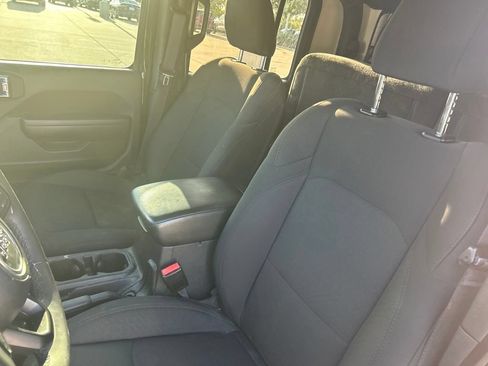 Used 2023 Jeep Gladiator Sport AWD/4WD image 16