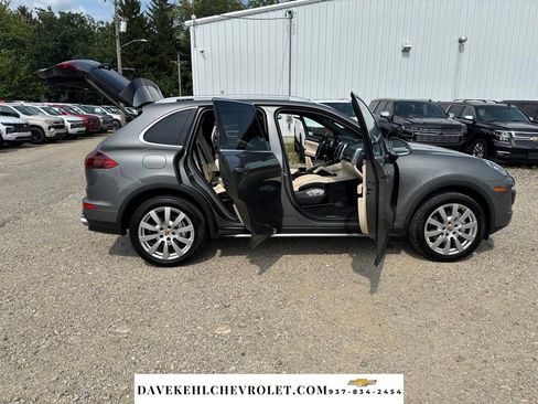 Used 2016 Porsche Cayenne S AWD/4WD image 36