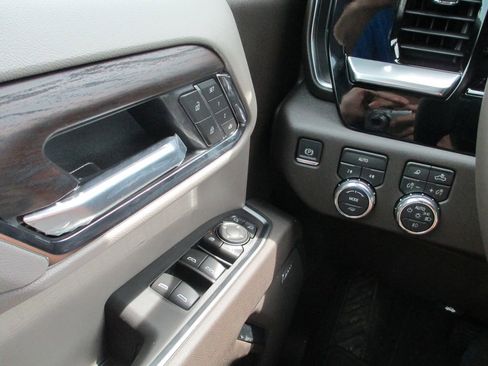 New 2026 GMC Sierra 1500 SLT w/ SLT Premium Plus Package AWD/4WD image 18