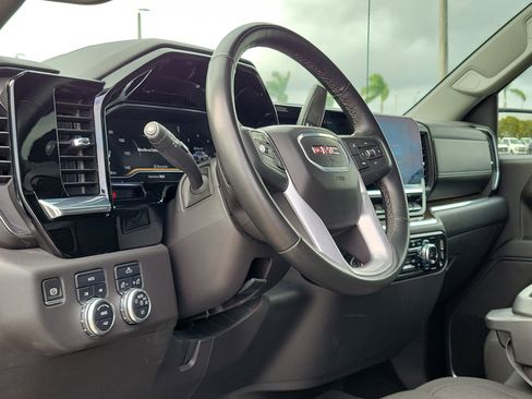 Used 2024 GMC Sierra 1500 Elevation image 8