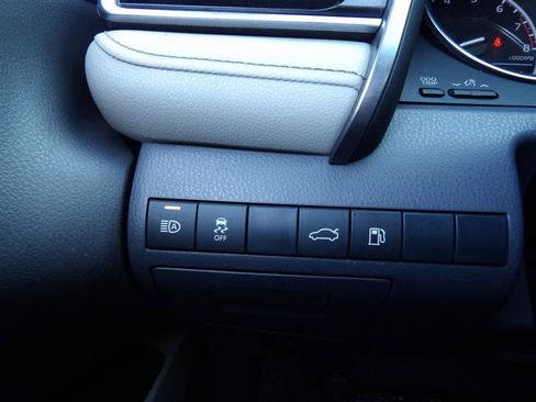 Used 2018 Toyota Camry SE image 22