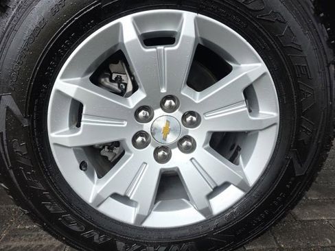 Used 2022 Chevrolet Colorado LT w/ LT Convenience Package image 8