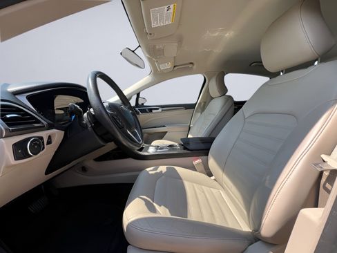 Used 2017 Ford Fusion SE FWD image 13