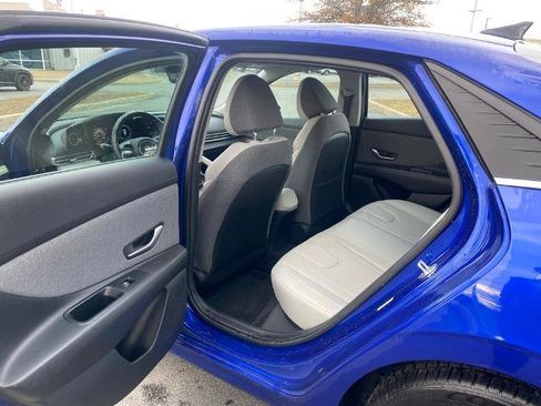 Used 2022 Hyundai Elantra Limited image 27