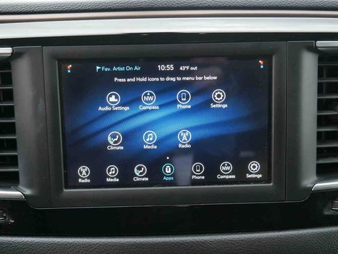 Used 2020 Chrysler Voyager LX image 30