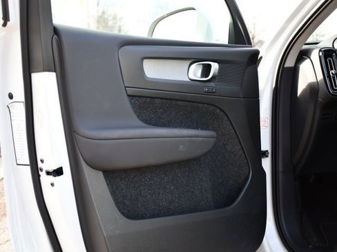 Certified 2025 Volvo XC40 B5 Plus image 10