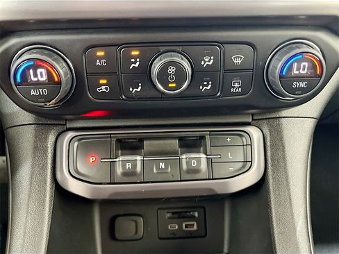 Used 2022 GMC Acadia AT4 w/ Technology Package image 16