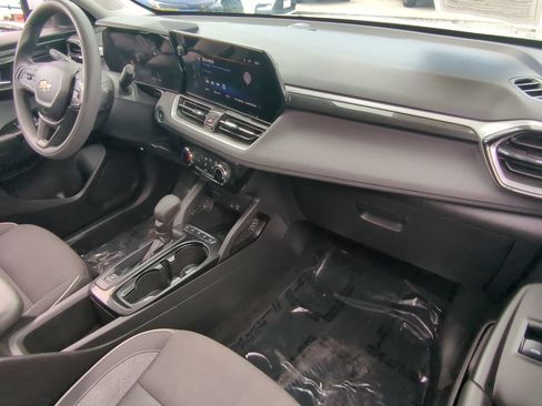 Used 2025 Chevrolet TrailBlazer LT FWD image 28