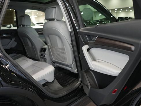 Used 2024 Audi Q5 e Premium Plus image 32