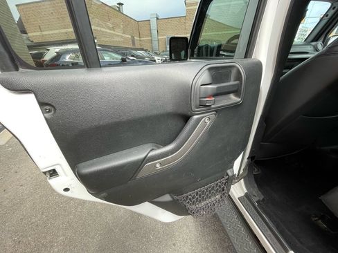 Used 2018 Jeep Wrangler Unlimited Sport S AWD/4WD image 9