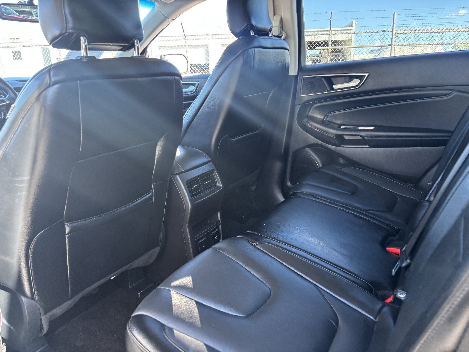 Used 2017 Ford Edge Titanium w/ Technology Package AWD/4WD image 18