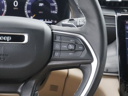 Used 2023 Jeep Grand Cherokee Limited w/ Luxury Tech Group II image 14