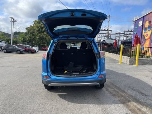 Used 2018 Toyota RAV4 LE AWD/4WD image 13