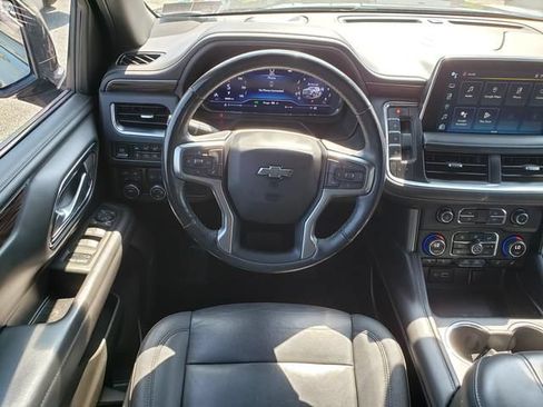 Used 2022 Chevrolet Suburban Z71 w/ Luxury Package AWD/4WD image 17