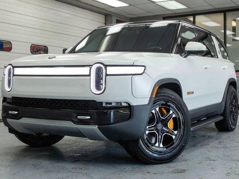 Used 2023 Rivian R1S Adventure AWD/4WD image 2