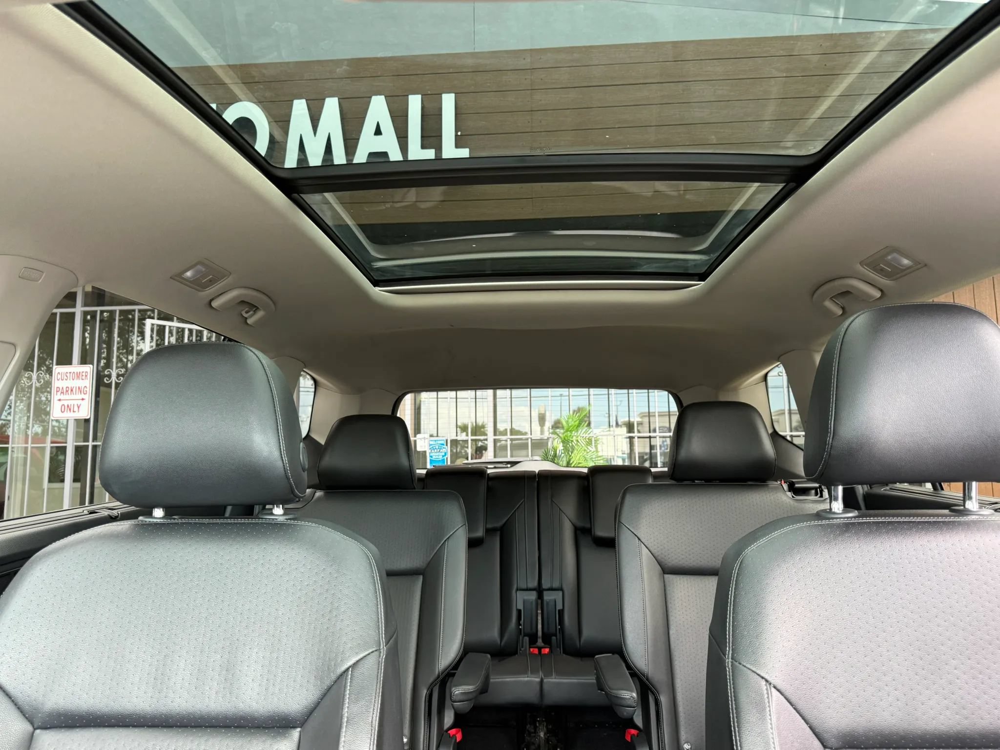 Used 2019 Volkswagen Atlas SE w/ Panoramic Sunroof Package FWD image 15