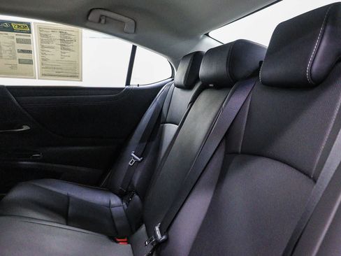 Used 2025 Lexus ES 300h w/ Premium Package FWD image 19