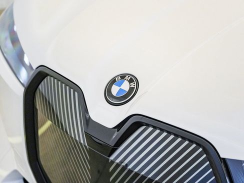New 2026 BMW iX xDrive45 AWD/4WD image 9
