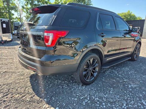 Used 2017 Ford Explorer XLT w/ XLT Appearance Package AWD/4WD image 3