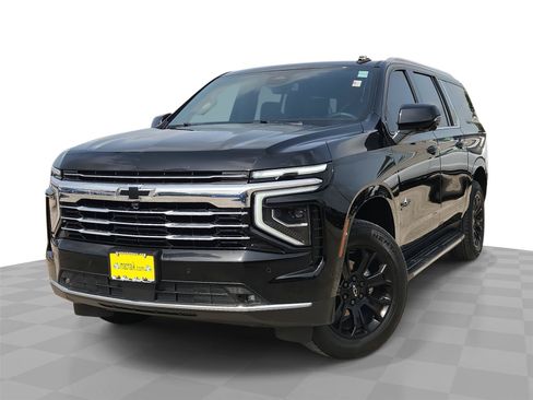 Used 2025 Chevrolet Suburban LT w/ Comfort Package RWD image 1