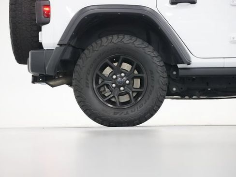 Used 2024 Jeep Wrangler Unlimited AWD/4WD image 17