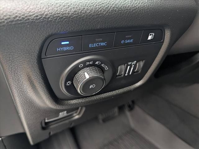 Used 2023 Jeep Grand Cherokee Summit w/ Advanced Protech Group IV AWD/4WD image 35