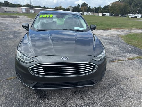 Used 2019 Ford Fusion SE image 5
