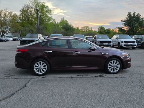 Used 2018 Kia Optima LX w/ 17" Alloy Wheels Package FWD image 9